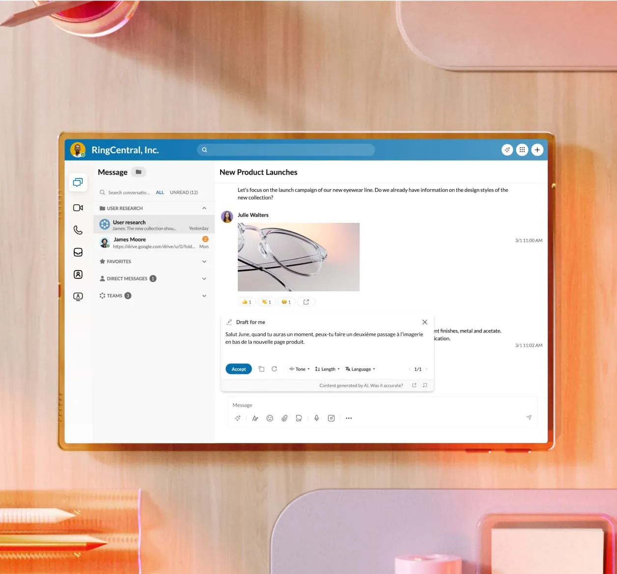 Función de creación de borradores de Mensajería grupal en la aplicación de RingCentral, la cual se muestra en un dispositivo móvil y una computadora portátil